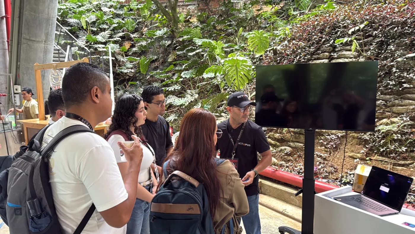 Conversaciones con la comunidad en el stand de Octopus DevOps